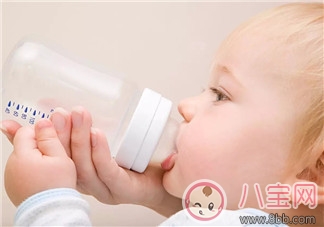 新生兒多久喂一次奶 新生寶寶吃奶的間隔時間