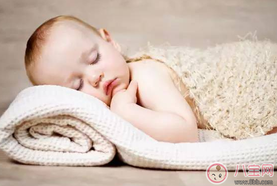 為什么嬰兒喜歡趴著睡 嬰兒趴著睡覺好不好
