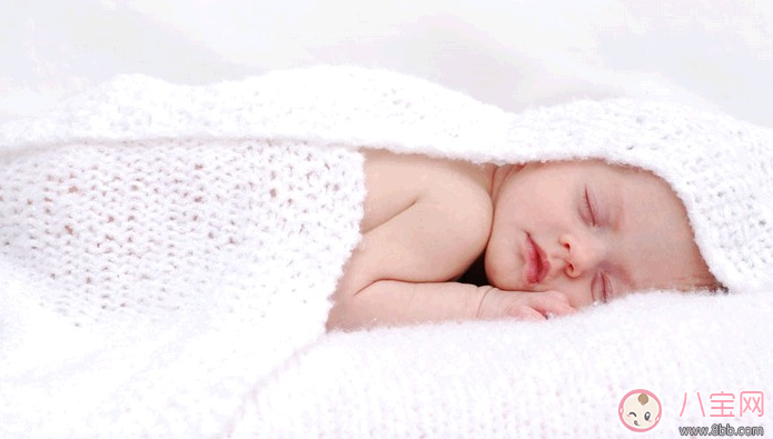 為什么嬰兒喜歡趴著睡 嬰兒趴著睡覺好不好