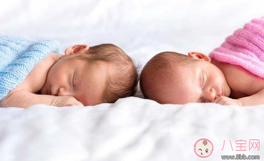 為什么嬰兒喜歡趴著睡 嬰兒趴著睡覺好不好