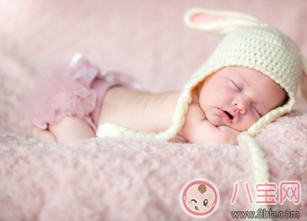 為什么嬰兒喜歡趴著睡 嬰兒趴著睡覺好不好