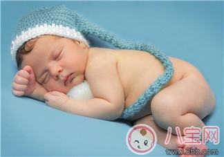 寶寶趴著睡覺要糾正嗎 寶寶趴著睡覺的利弊