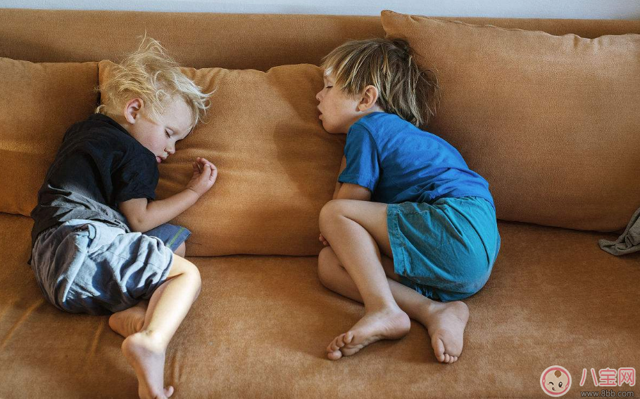 怎樣培養孩子在房間獨睡 如何讓孩子自己獨立睡覺 怎樣培養孩子在房間獨睡 如何讓孩子自己獨立睡覺