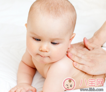 怎樣正確撫摸寶寶 適當撫摸有助于寶寶消化