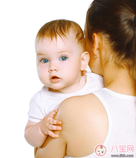 新生兒老是抱著好不好 新生兒經常抱著的危害 新生兒老是抱著好不好 新生兒經常抱著的危害