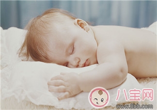 小孩子出生后多久可以用枕頭 寶寶枕頭用什么枕芯好