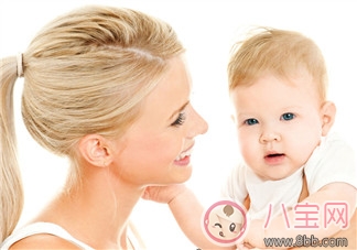 寶寶愛咬人是缺什么嗎 如何糾正寶寶的咬人行為 寶寶愛咬人是缺什么嗎 如何糾正寶寶的咬人行為