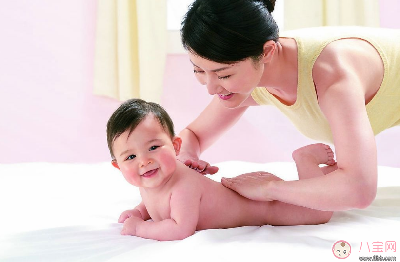 給早產(chǎn)兒寶寶撫觸按摩的方法有哪些 怎么給早產(chǎn)寶寶按摩做操撫觸