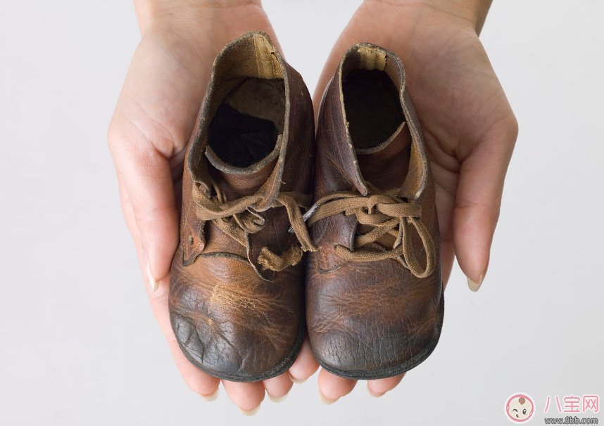 寶寶學(xué)走路有必要買機能鞋嗎 如何選購適合學(xué)步的寶寶的鞋子