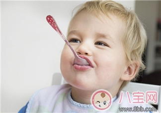 選擇寶寶喜歡餐具寶寶會(huì)愛(ài)吃飯嗎 寶寶不愛(ài)吃輔食如何選對(duì)餐具