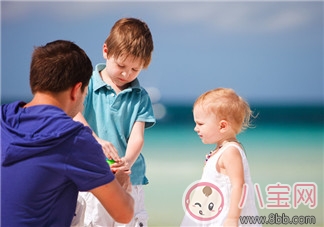 天氣熱寶寶可以不穿襪子嗎 太熱孩子光腳丫好不好 天氣熱寶寶可以不穿襪子嗎 太熱孩子光腳丫好不好