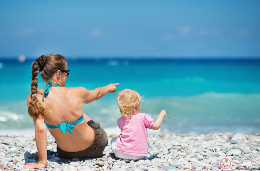 天氣熱寶寶可以不穿襪子嗎 太熱孩子光腳丫好不好 天氣熱寶寶可以不穿襪子嗎 太熱孩子光腳丫好不好