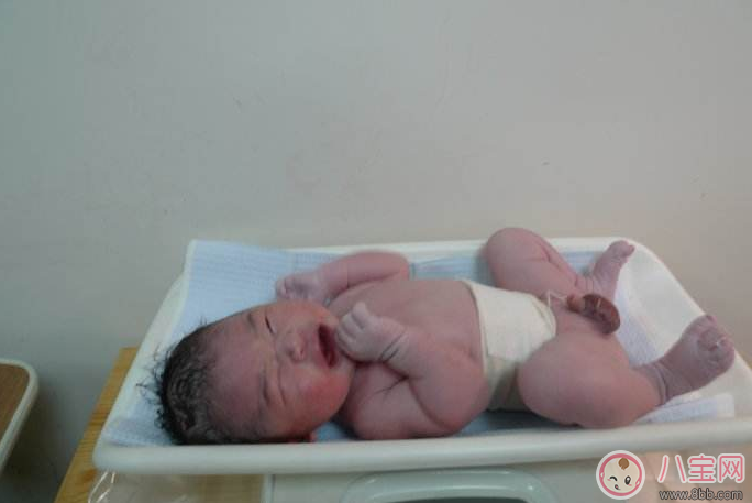 寶寶出生了怎么發(fā)朋友圈 2018生孩子發(fā)朋友圈大全