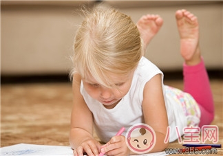 鄧莎兒子寫字用左手好不好 孩子用哪只手寫字需要糾正嗎