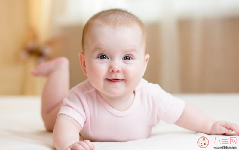 寶寶打嗝不止怎么辦 嬰兒為什么經(jīng)常打嗝