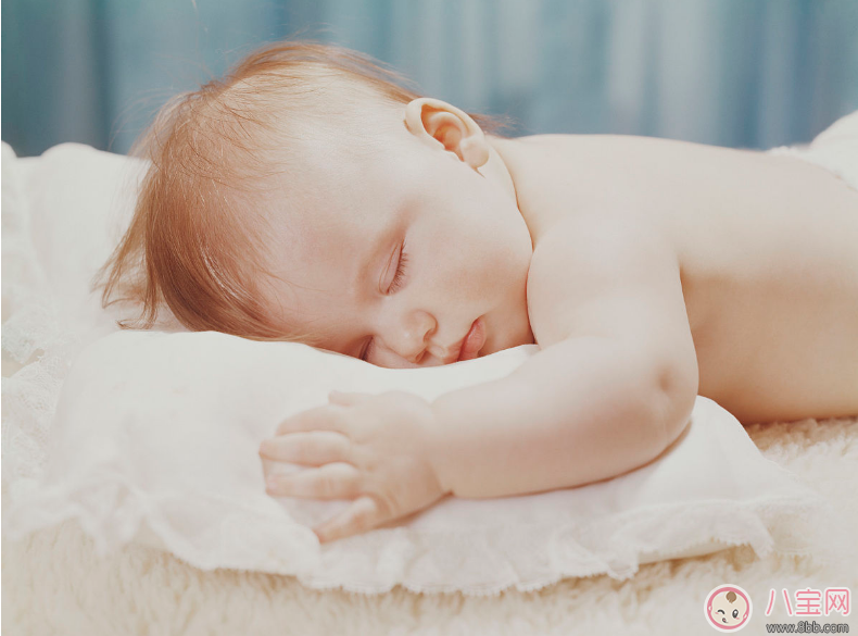 寶寶睡偏頭用定型枕有用嗎 寶寶睡偏頭了怎么糾正