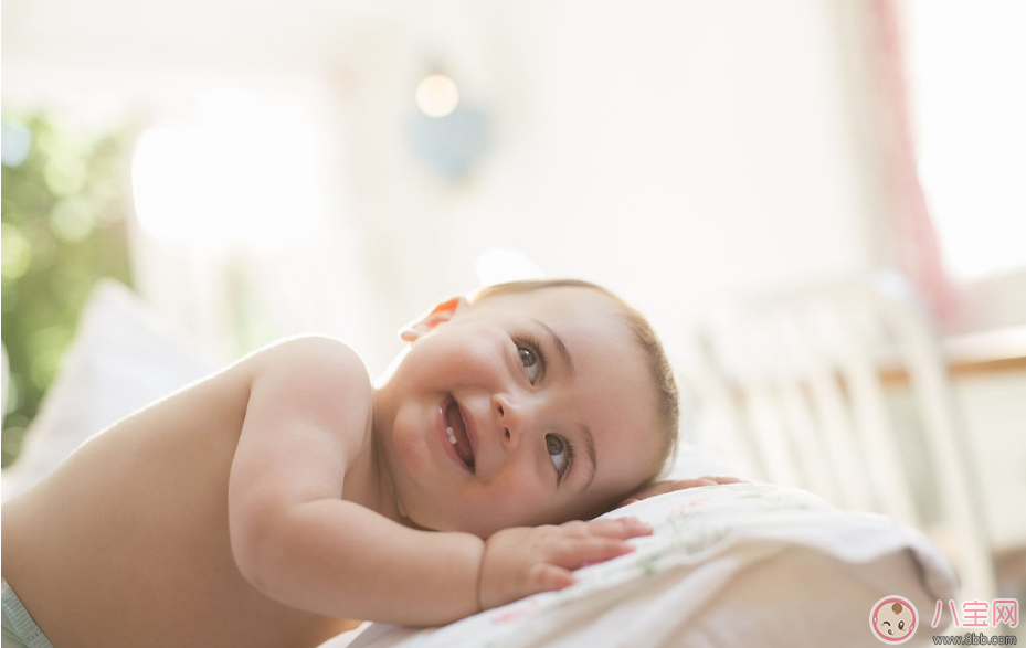 寶寶睡偏頭用定型枕有用嗎 寶寶睡偏頭了怎么糾正