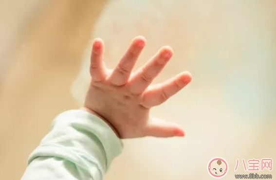 寶寶吃拳頭說(shuō)說(shuō) 寶寶吃拳頭吃手發(fā)心情句子