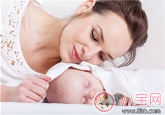 孩子喜歡抱睡怎么辦 為什么寶寶一放下就醒 孩子喜歡抱睡怎么辦 為什么寶寶一放下就醒