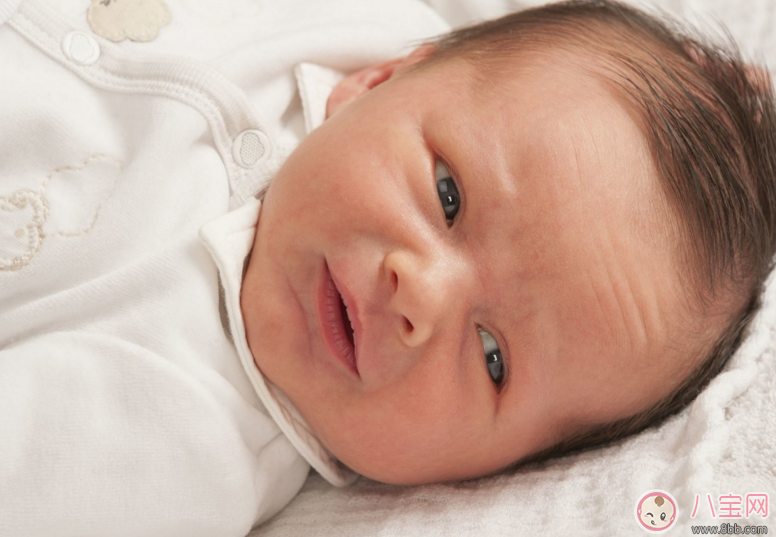 新生兒多久能看見東西 新生兒視力變化規律