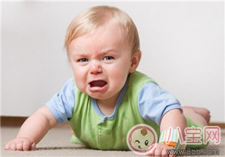 寶寶不抱就一直哭怎么辦 寶寶哭鬧要抱起來哄嗎