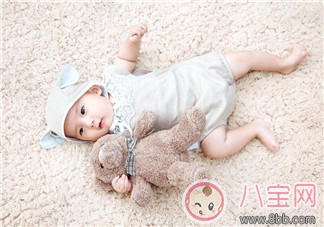 寶寶起痱子了用什么方法好的快 什么方法避免寶寶起痱子 寶寶起痱子了用什么方法好的快 什么方法避免寶寶起痱子