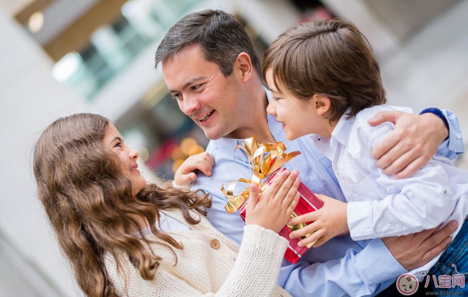孩子每天都想要禮物可以滿足他嗎 孩子想要禮物應(yīng)該怎么準(zhǔn)備 孩子每天都想要禮物可以滿足他嗎 孩子想要禮物應(yīng)該怎么準(zhǔn)備