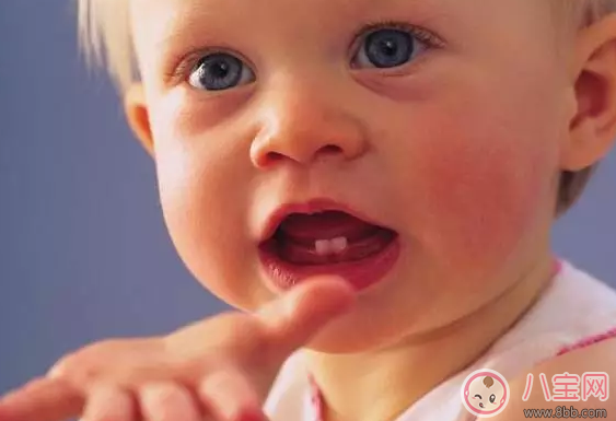 寶寶長牙順序不對怎么辦 寶寶先長旁邊的門牙正常嗎 寶寶長牙順序不對怎么辦 寶寶先長旁邊的門牙正常嗎