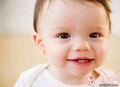 寶寶長牙順序不對怎么辦 寶寶先長旁邊的門牙正常嗎 寶寶長牙順序不對怎么辦 寶寶先長旁邊的門牙正常嗎