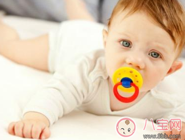 寶寶多大可以用安撫奶嘴 寶寶用安撫奶嘴好不好