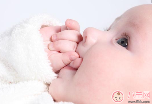 嬰兒喜歡吃手好不好 為什么寶寶喜歡吃手 嬰兒喜歡吃手好不好 為什么寶寶喜歡吃手