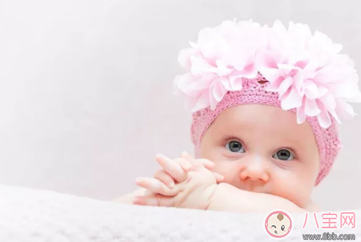 寶寶不愛笑是什么病 寶寶不愛笑是智商低嗎 寶寶不愛笑是什么病 寶寶不愛笑是智商低嗎