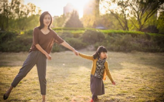 遛娃幽默說說搞笑句子 我遛娃娃遛我 人家遛狗我遛娃 遛娃幽默說說搞笑句子 我遛娃娃遛我 人家遛狗我遛娃