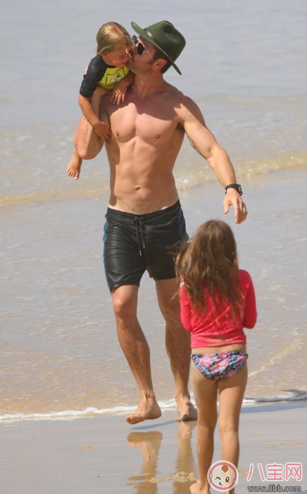 爸爸帶孩子的搞笑說說 爸爸帶娃一句話說說朋友圈