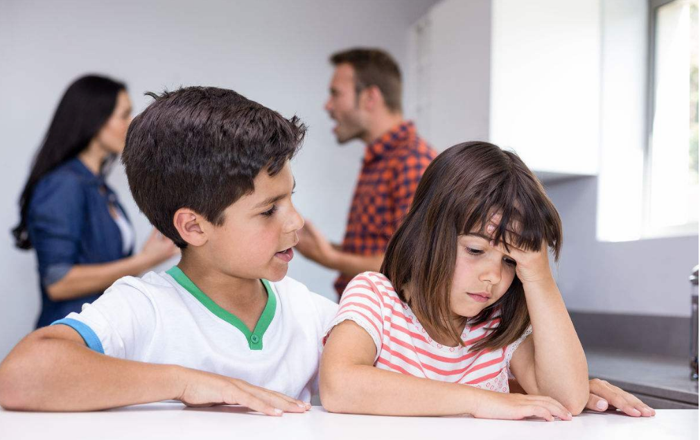 家長吵架會對孩子產生哪些影響 父母的語言暴力對孩子傷害有多大 家長吵架會對孩子產生哪些影響 父母的語言暴力對孩子傷害有多大