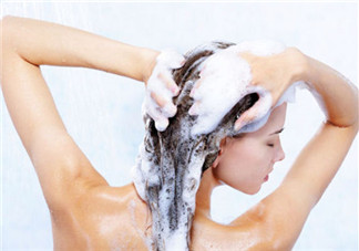 為什么坐月子不洗頭會脫發 坐月子艾草可以洗頭嗎