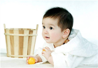 寶寶出汗特別多正常嗎 寶寶出很多汗怎么回事 寶寶出汗特別多正常嗎 寶寶出很多汗怎么回事