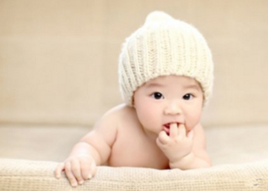 寶寶總吃手是餓了嗎 寶寶為什么喜歡吃手