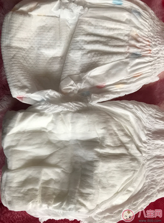 爽然拉拉褲和好奇金裝哪個好 爽然拉拉褲和好奇金裝對比圖片