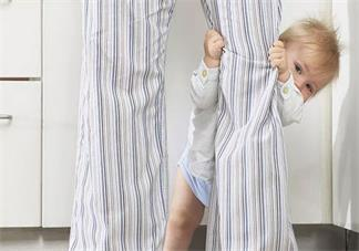 孩子看到陌生人喜歡躲起來是什么原因 孩子怕生是什么原因2018