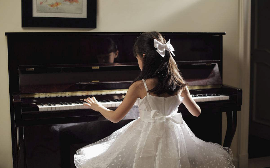 孩子會彈鋼琴了的心情說說 分享孩子能夠彈鋼琴曲子的心情感慨