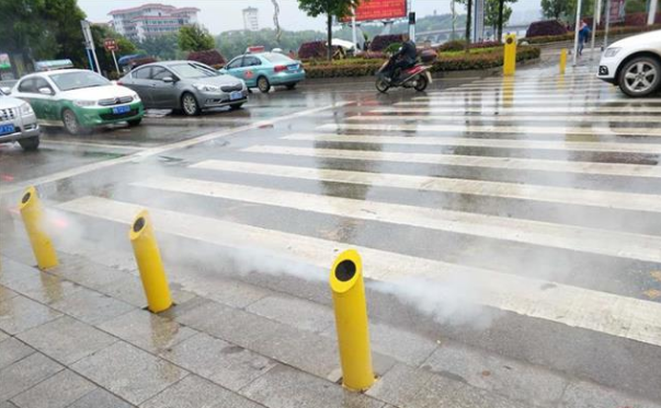 在哪過馬路闖紅燈會被水噴 過馬路被水噴是什么體驗(yàn) 在哪過馬路闖紅燈會被水噴 過馬路被水噴是什么體驗(yàn)