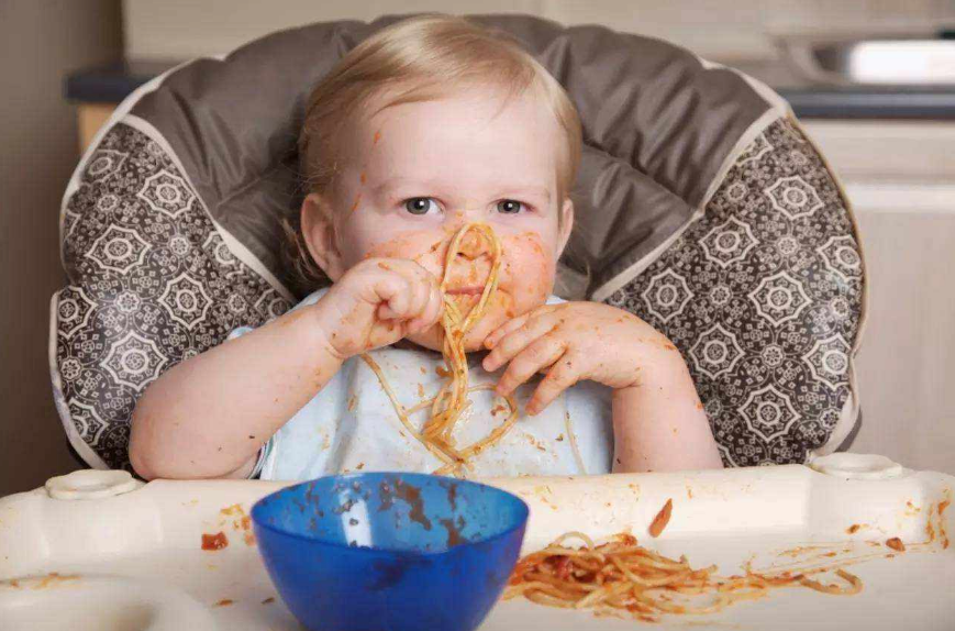 孩子在幼兒園總是挑食怎么辦 幼兒園里孩子不好好吃飯老師如何做