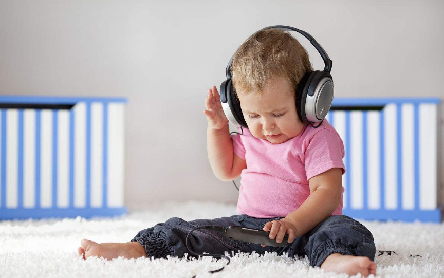 孩子多聽古典音樂有哪些好處 聽古典音樂能讓孩子更聰明嗎