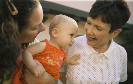 生二胎自己帶好還是老人帶好 生二胎誰帶比較適合