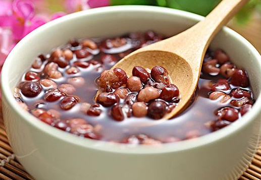 艾草泡腳能去濕氣嗎 用什么泡腳可以去濕氣 艾草泡腳能去濕氣嗎 用什么泡腳可以去濕氣