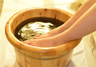 艾葉泡腳一周泡幾次好 艾草怎么泡腳使用方法