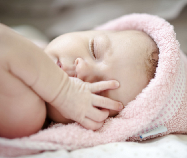 嬰兒頭型不正怎么辦 寶寶頭型幾個月定型 嬰兒頭型不正怎么辦 寶寶頭型幾個月定型