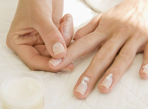 灰指甲會傳染給小孩嗎 灰指甲通過什么傳染