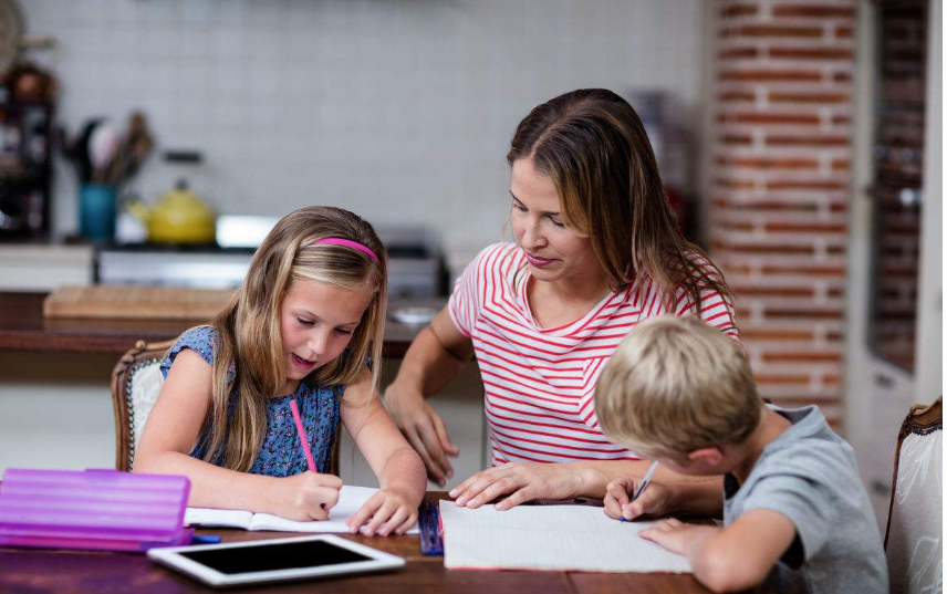 輔導(dǎo)孩子寫(xiě)作業(yè)心累的心情說(shuō)說(shuō) 2018天天陪孩子寫(xiě)作業(yè)心累的感慨句子 輔導(dǎo)孩子寫(xiě)作業(yè)心累的心情說(shuō)說(shuō) 2018天天陪孩子寫(xiě)作業(yè)心累的感慨句子